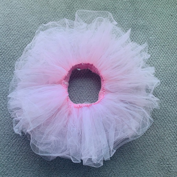 A tutu - Picture 1 of 1
